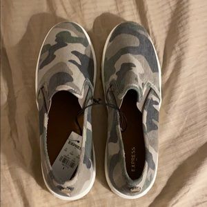 Camouflage flats